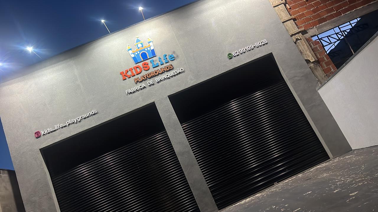 Fábrica Kids Life Playgrounds - Vista noturna